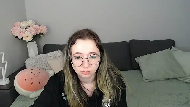 Snapshot of Mini_Diva chatting on 10/05/25, 08:12 Mini Diva online show from 10/05/25, 08:12