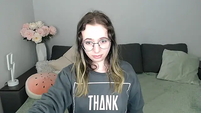 Snapshot of Mini_Diva chatting on 10/18/25, 08:04 Mini Diva online show from 10/18/25, 08:04