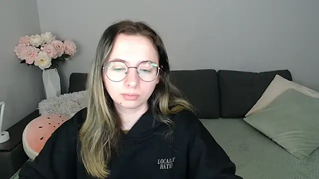 Snapshot of Mini_Diva chatting on 10/28/25, 09:13 Mini Diva online show from 10/28/25, 09:13