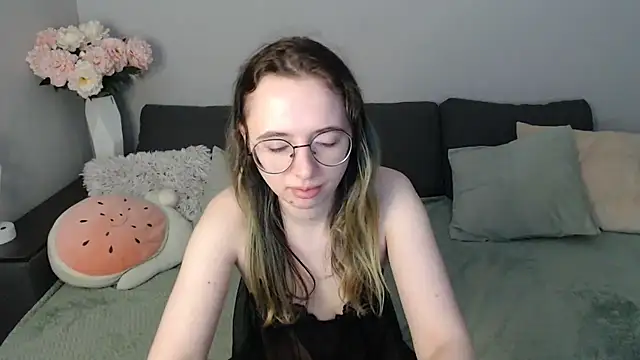 Snapshot of Mini_Diva chatting on 11/01/25, 09:33 Mini Diva online show from 11/01/25, 09:33