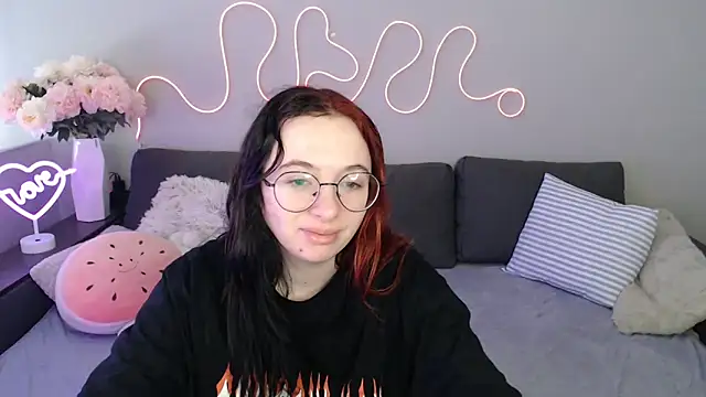 Snapshot of Mini_Diva chatting on 11/12/25, 09:10 Mini Diva online show from 11/12/25, 09:10