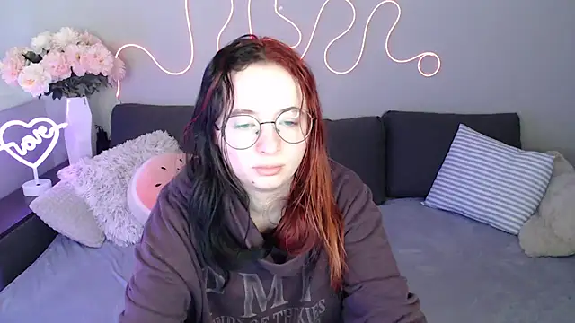 Snapshot of Mini_Diva chatting on 11/16/25, 09:04 Mini Diva online show from 11/16/25, 09:04