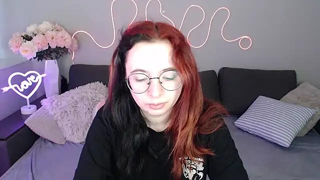 Snapshot of Mini_Diva chatting on 11/18/25, 09:03 Mini Diva online show from 11/18/25, 09:03