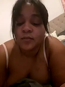 Snapshot of yourfavlightskinn chatting on 11/22/25, 10:53 yourfavlightskinn online show from 11/22/25, 10:53