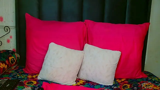 Snapshot of Kiaralane_xx chatting on 12/08/24, 02:07 Kiaralane xx online show from 12/08/24, 02:07