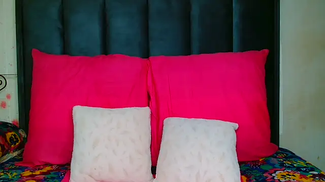 Snapshot of Kiaralane_xx chatting on 02/04/25, 12:33 Kiaralane xx online show from 02/04/25, 12:33