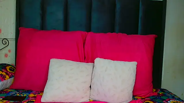 Snapshot of Kiaralane_xx chatting on 03/06/25, 12:19 Kiaralane xx online show from 03/06/25, 12:19