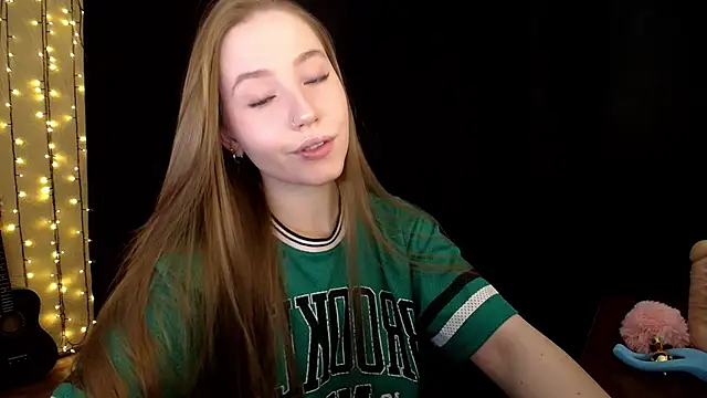 Snapshot of SindiWatsoon chatting on 12/03/25, 12:25 SindiWatsoon online show from 12/03/25, 12:25