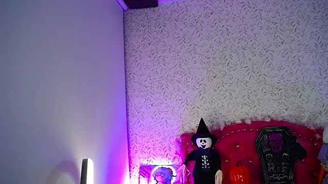 luly pink online show from 10/24/25, 04:31