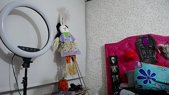 luly pink online show from 10/29/25, 01:30