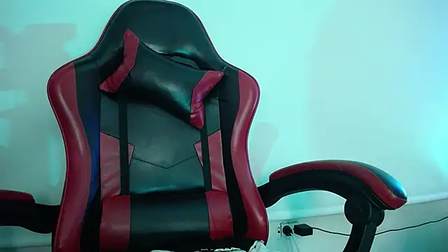 luly pink online show from 11/07/25, 02:22