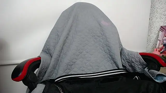 luly pink online show from 11/12/25, 03:29