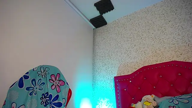 luly pink online show from 04/15/26, 04:08