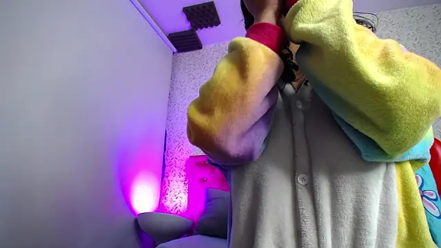 luly pink online show from 04/17/26, 04:04