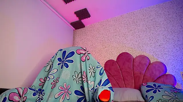 Snapshot of luly_pink chatting on 05/30/26, 04:42 luly pink online show from 05/30/26, 04:42