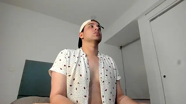 Latin boy surprisee online show from 07/03/26, 01:56