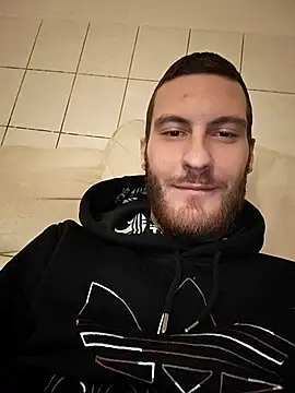 Snapshot of Zoomorriss@xh chatting on 12/19/25, 02:40 Zoomorrissxh online show from 12/19/25, 02:40