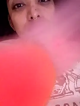 VictoireFeller online show from 10/24/25, 04:09