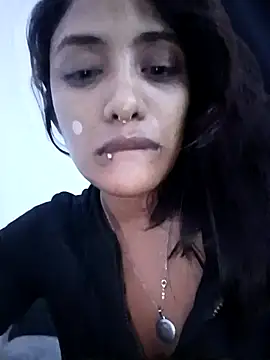 VictoireFeller online show from 12/05/25, 06:00