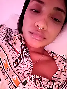 VictoireFeller online show from 12/15/25, 04:28