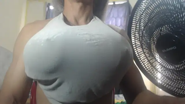 DanielaMuscleTS online show from 12/17/25, 07:20