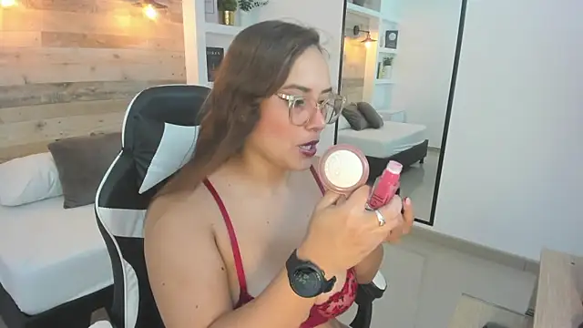 zoe danae  online show from 02/18/26, 12:23