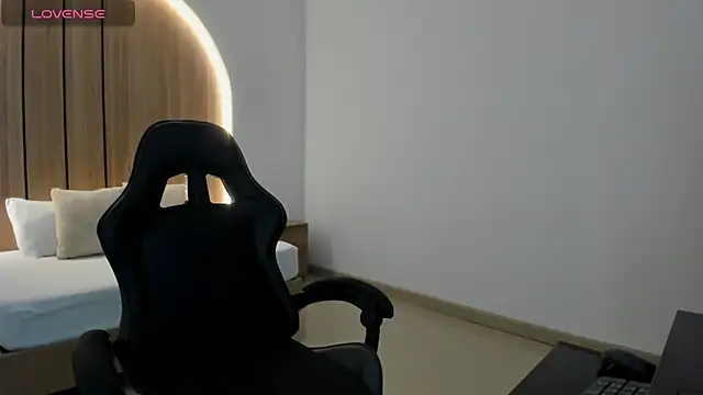 zoe danae  online show from 03/27/26, 12:27