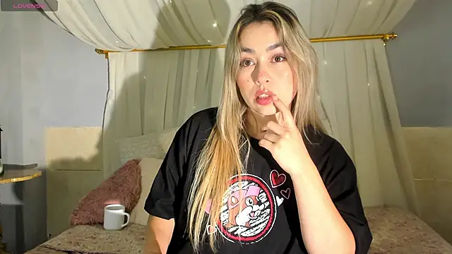 AnnaVictoria   online show from 02/24/25, 06:16