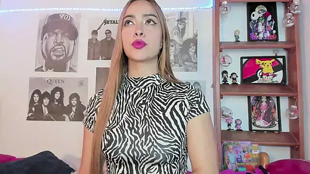 Snapshot of Meowlody chatting on 03/01/25, 02:15 Meowlody online show from 03/01/25, 02:15