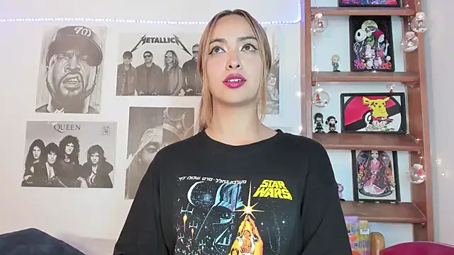 Snapshot of Meowlody chatting on 03/22/25, 04:35 Meowlody online show from 03/22/25, 04:35