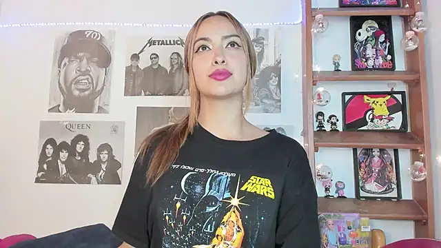 Snapshot of Meowlody chatting on 03/22/25, 07:36 Meowlody online show from 03/22/25, 07:36