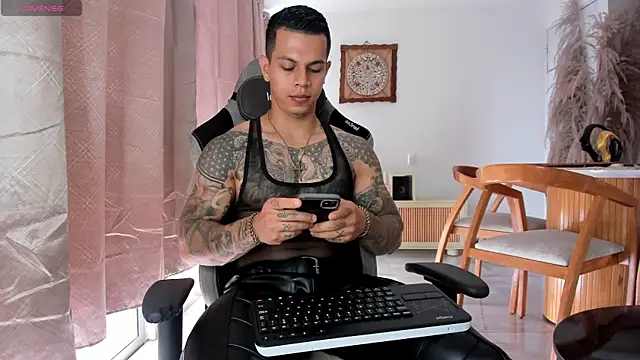 Aron Dark online show from 04/19/26, 03:33