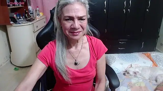 Snapshot of Giorgia_xue53 chatting on 10/14/25, 04:57 Giorgia xue53 online show from 10/14/25, 04:57