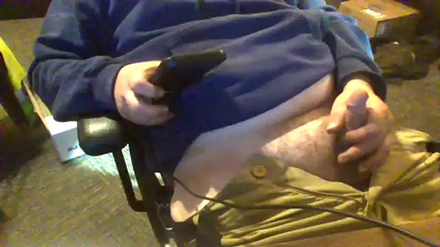 daddysmalldick502 online show from 04/13/26, 02:00