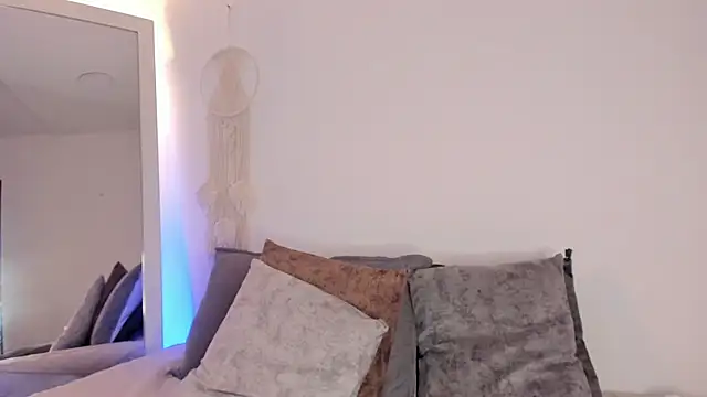 EmmaCollemann online show from 11/14/25, 07:45