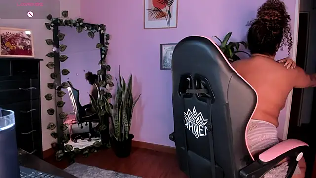 Kenia tompson01 online show from 12/15/25, 01:32