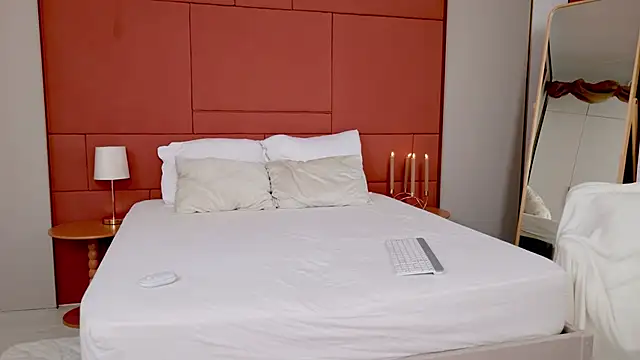 Snapshot of LilouKat chatting on 04/06/26, 12:06 LilouKat online show from 04/06/26, 12:06