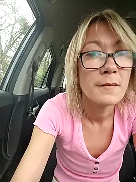 Snapshot of Timide_girl2 chatting on 03/06/25, 01:03 Timide girl2 online show from 03/06/25, 01:03