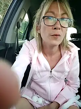 Snapshot of Timide_girl2 chatting on 03/08/25, 10:00 Timide girl2 online show from 03/08/25, 10:00