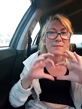 Snapshot of Timide_girl2 chatting on 03/12/25, 02:56 Timide girl2 online show from 03/12/25, 02:56