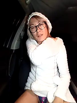 Snapshot of Timide_girl2 chatting on 12/16/25, 05:23 Timide girl2 online show from 12/16/25, 05:23