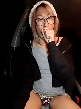 Snapshot of Timide_girl2 chatting on 12/17/25, 05:13 Timide girl2 online show from 12/17/25, 05:13