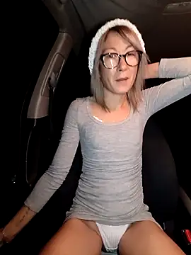 Snapshot of Timide_girl2 chatting on 12/21/25, 06:31 Timide girl2 online show from 12/21/25, 06:31