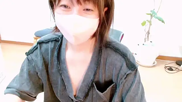 CherryMomo online show from 04/10/26, 12:05