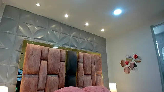 Charlotte Ice1 online show from 03/04/26, 03:40