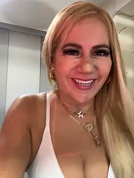 LARIANA RIVERA23 online show from 06/30/26, 08:48