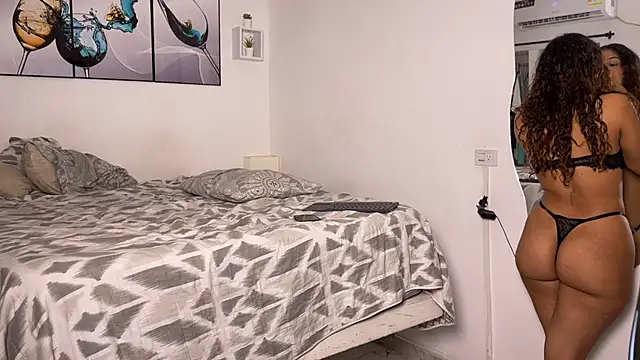 Snapshot of wendy_alejo1712 chatting on 11/12/25, 12:33 wendy alejo1712 online show from 11/12/25, 12:33