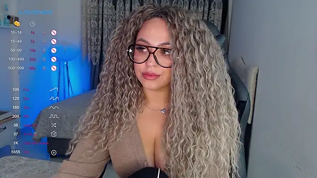 Snapshot of _Just_a_queen_3 chatting on 01/19/26, 08:29 Just a queen 3 online show from 01/19/26, 08:29