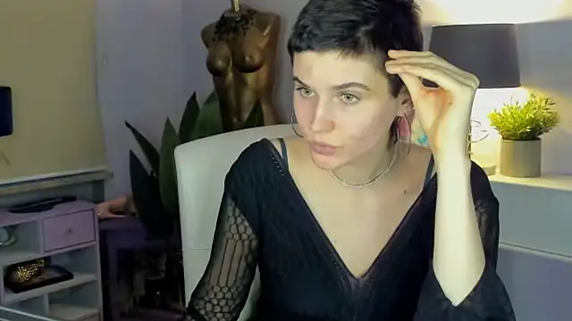 Snapshot of sarah_perfect chatting on 10/28/25, 03:25 sarah perfect online show from 10/28/25, 03:25