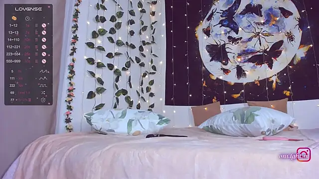 Snapshot of monikamelt chatting on 10/05/25, 03:54 monikamelt online show from 10/05/25, 03:54